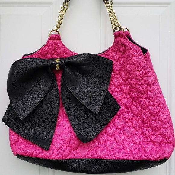 Betsey Johnson Handbags - Betsey Johnson quilted hearts Tote hot pink w/ bow